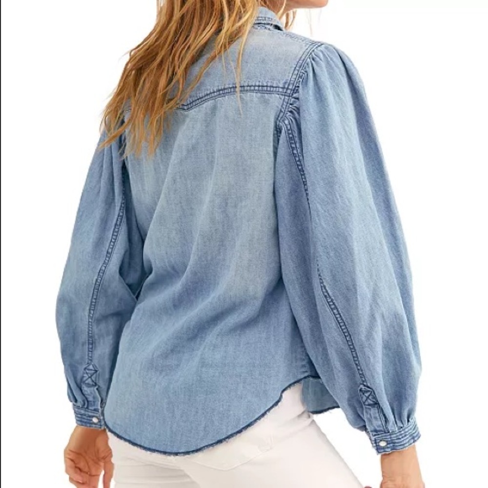 A quintessential denim shirt you can wear with anything.